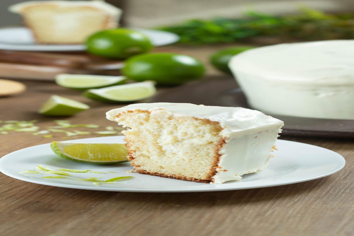 Bolo de limão fit: fofinho, sabor marcante e cobertura leve para o café