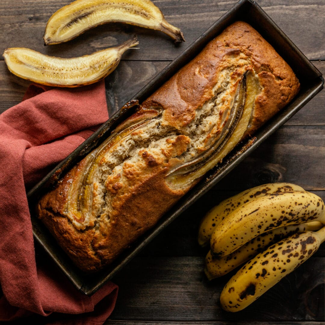 Torta de banana: receita fácil, fofinha e com sabor marcante de infância