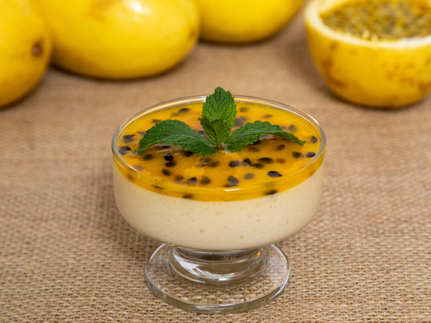 Mousse de maracujá cremoso: frescor e sabor na clássica sobremesa brasileira