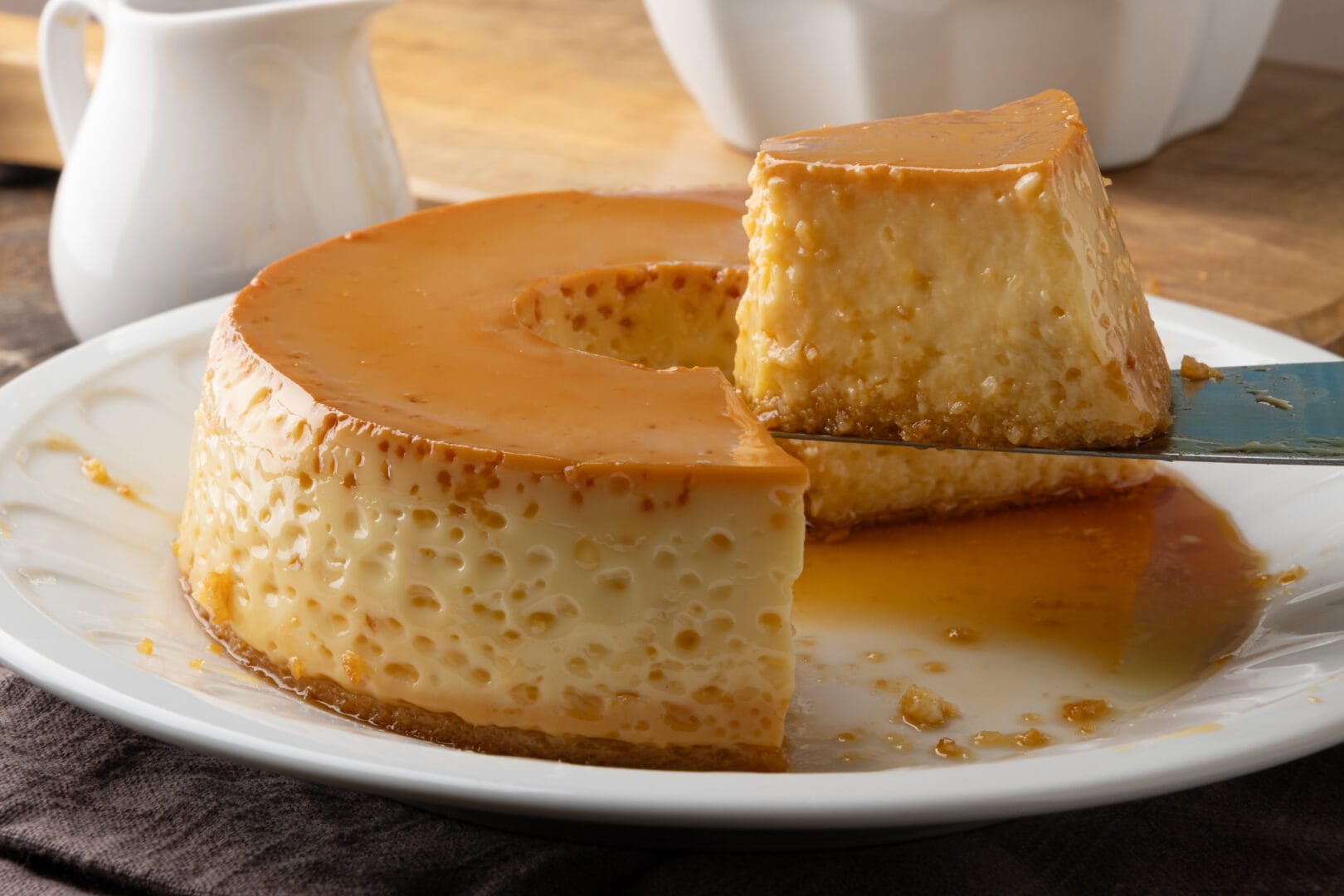 Pudim com furinhos: aprenda a fazer esse clássico com textura perfeita